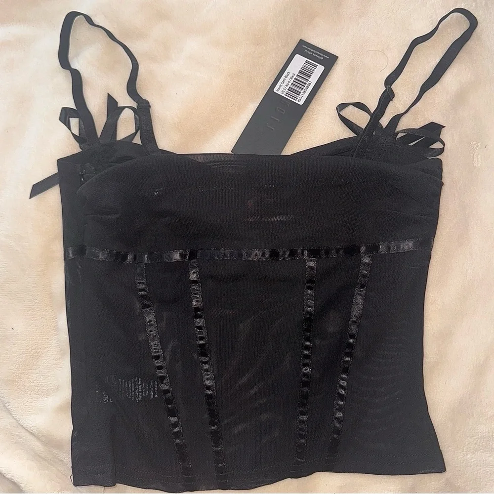 Princess Polly Black Crop Top - Picture 2 of 3